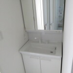 お手入れしやすく衛生的な角形洗面化粧台(洗面所)