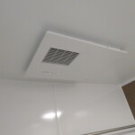 浴室天井には物干しスペースあります。(浴室)