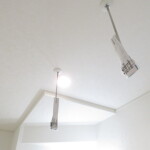 天井には物干しスペースあり(洗面所)