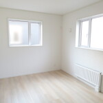 セントラルパネルヒーターが全室にあり、場所を取らず暖かです。(洋室)