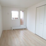 バルコニーに出入りできる2階洋室　(洋室)