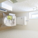 棚、窓のあるトイレ　1・2階(トイレ)